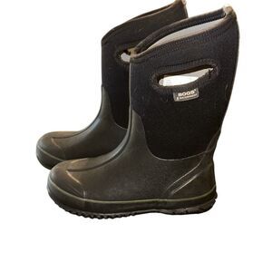 Bogs sz 4 Kids Classic High waterproof insulated rain snow pull on boot black